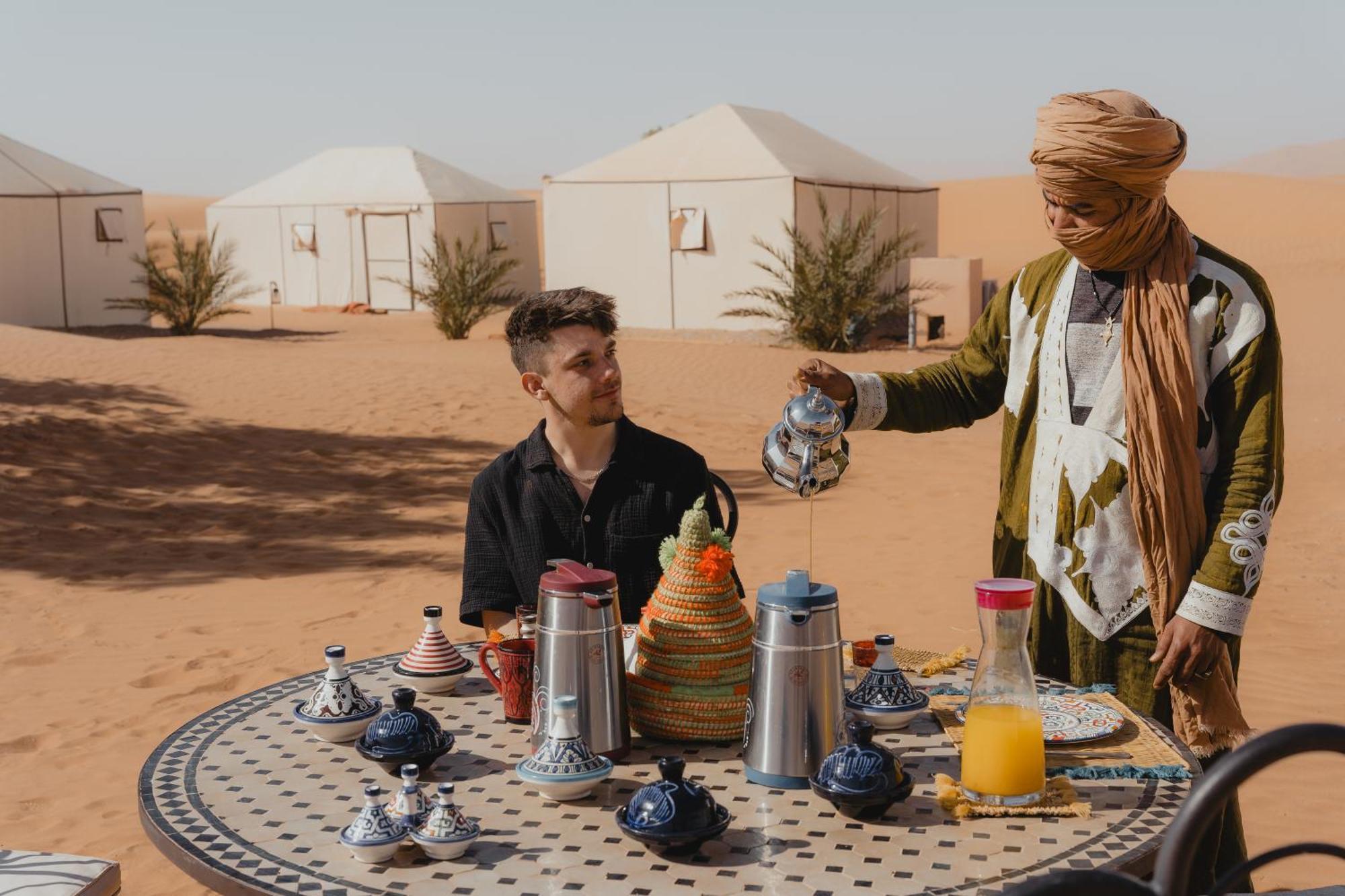 Royal Luxury Camp Hotel Merzouga Bagian luar foto
